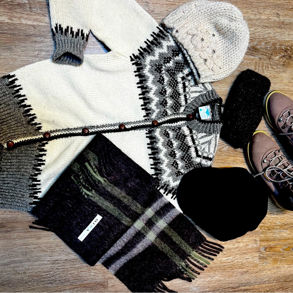 Women’s Cozy Cardigan and Aspen Boots Outfit
